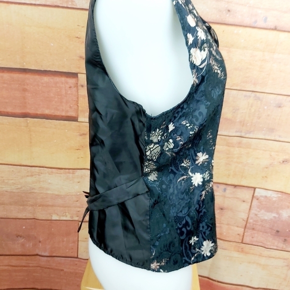 SLEEVELESS Tapestry embroidered vintage vest made in Canada - Picture 2 of 7